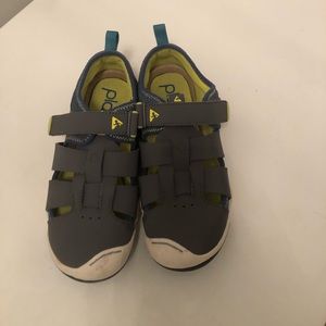 Plae kids sandals size 2,5 gently worn